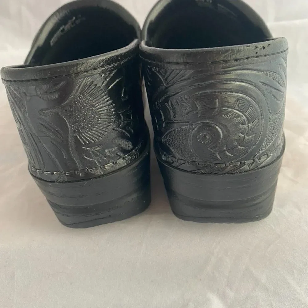 Dansko Clogs Black w/ Pattern - Sz 37 - Picture 4 of 10